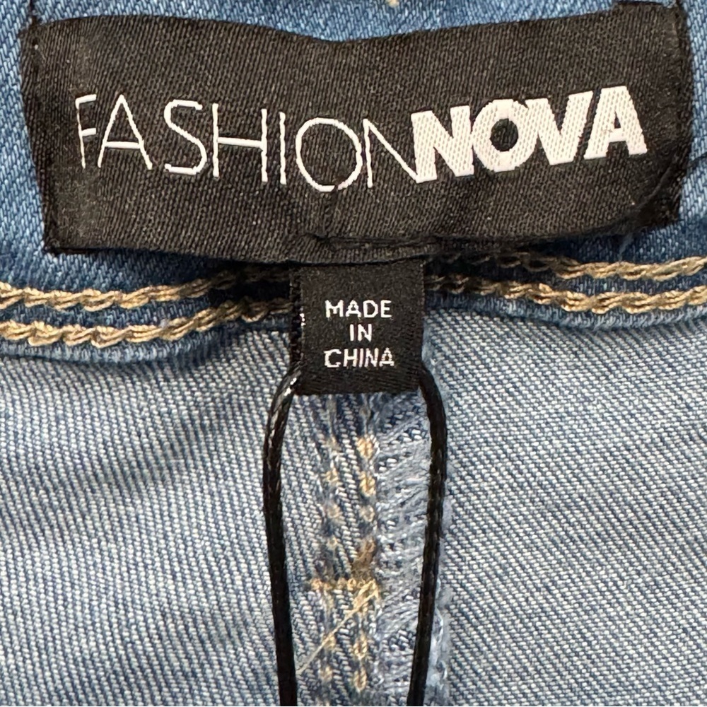 Fashion Nova No Muffin Top Denim Shorts Women’s 7 Light Wash Rolled Hem NWT - Picture 4 of 7